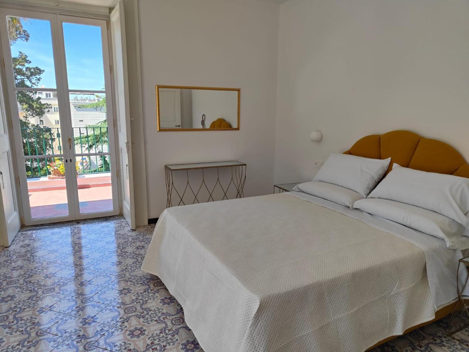 Hotel Casa Enzina Sorrento Esterno foto