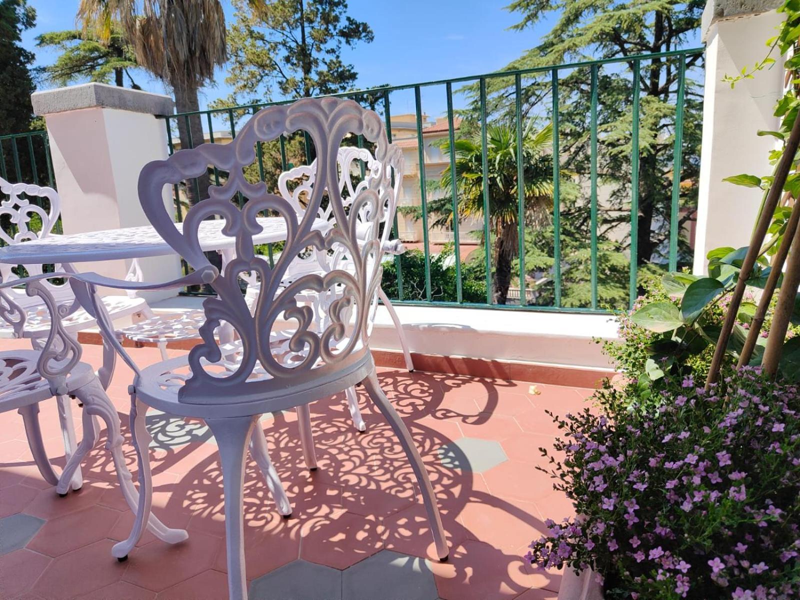 Hotel Casa Enzina Sorrento Esterno foto