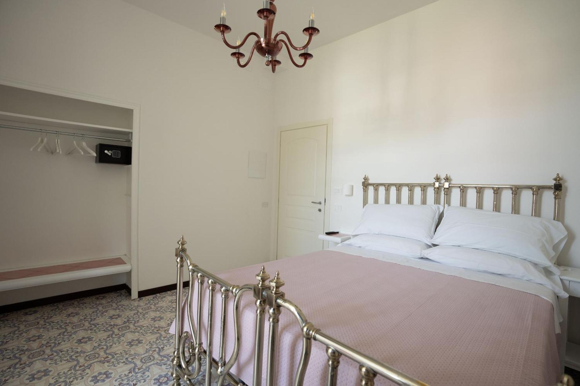 Hotel Casa Enzina Sorrento Esterno foto