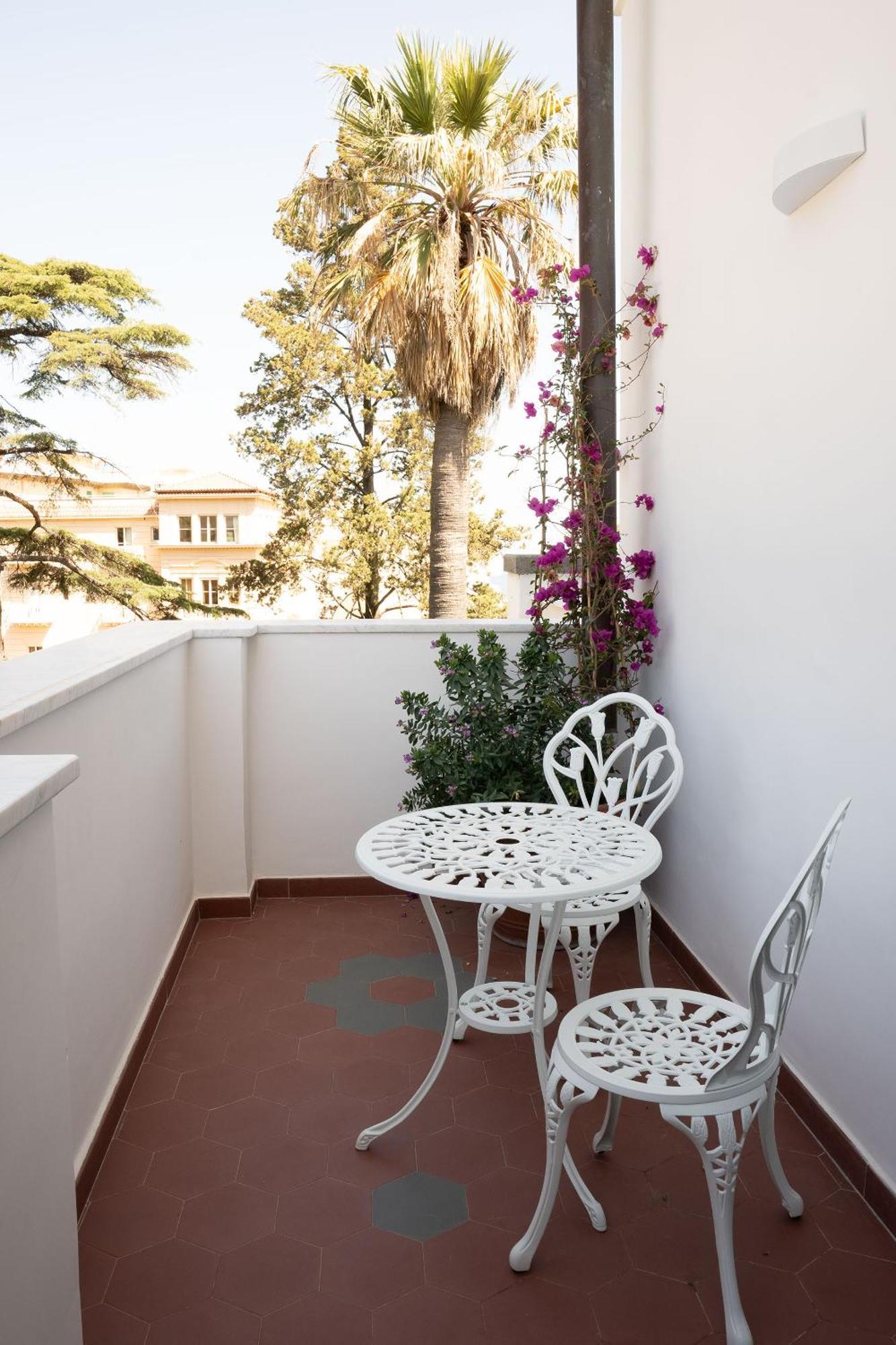 Hotel Casa Enzina Sorrento Esterno foto