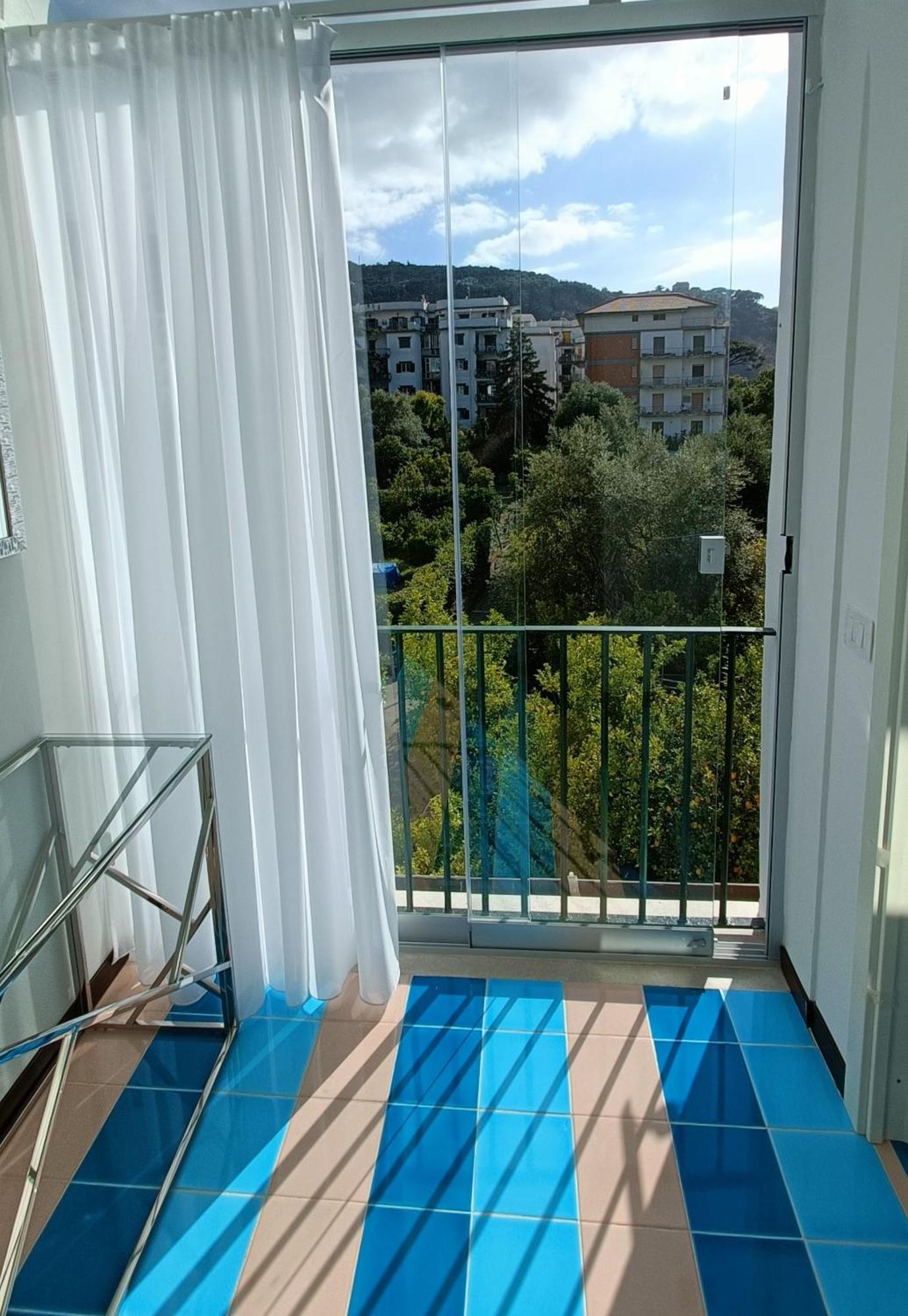 Hotel Casa Enzina Sorrento Esterno foto