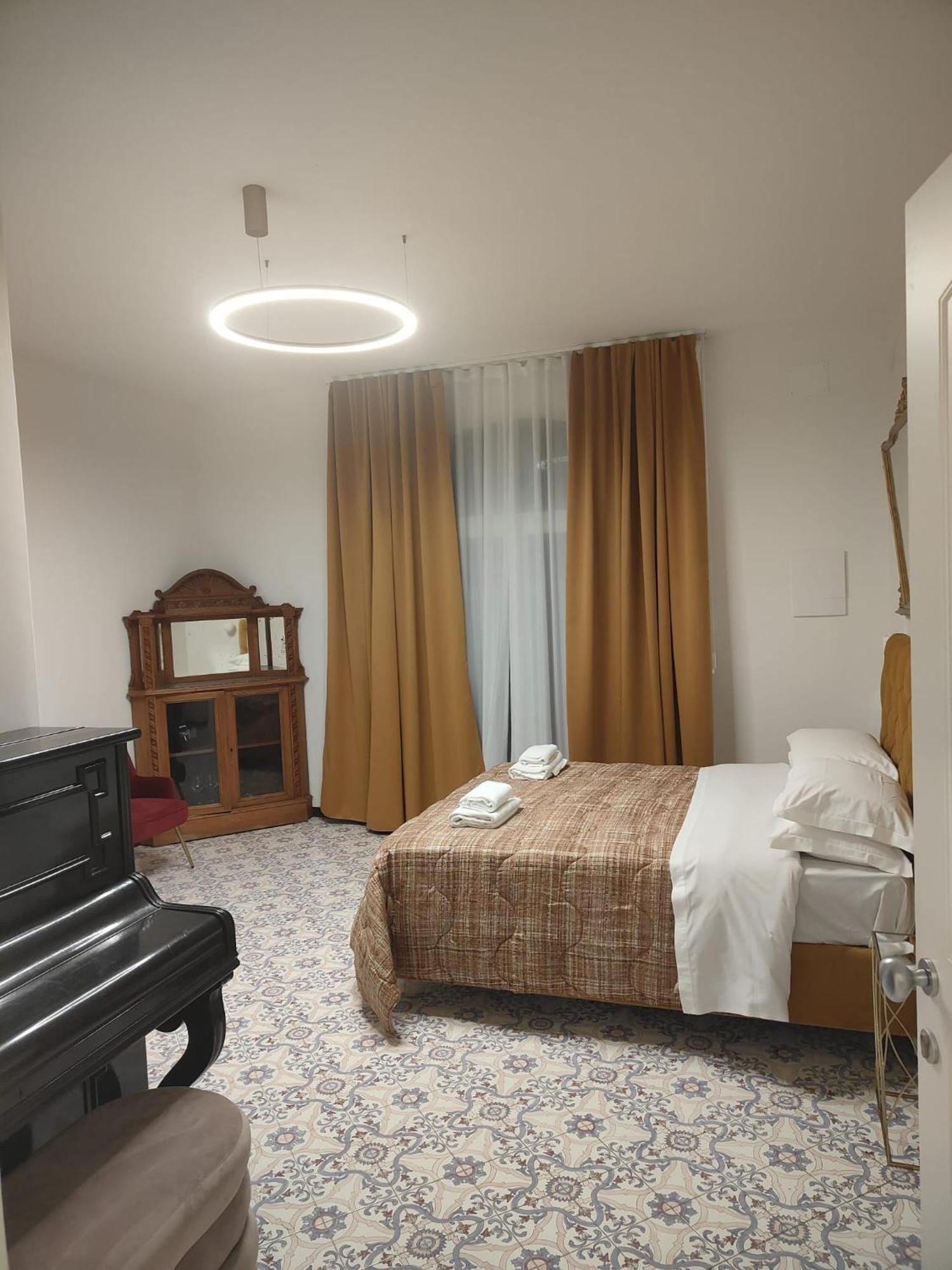 Hotel Casa Enzina Sorrento Esterno foto