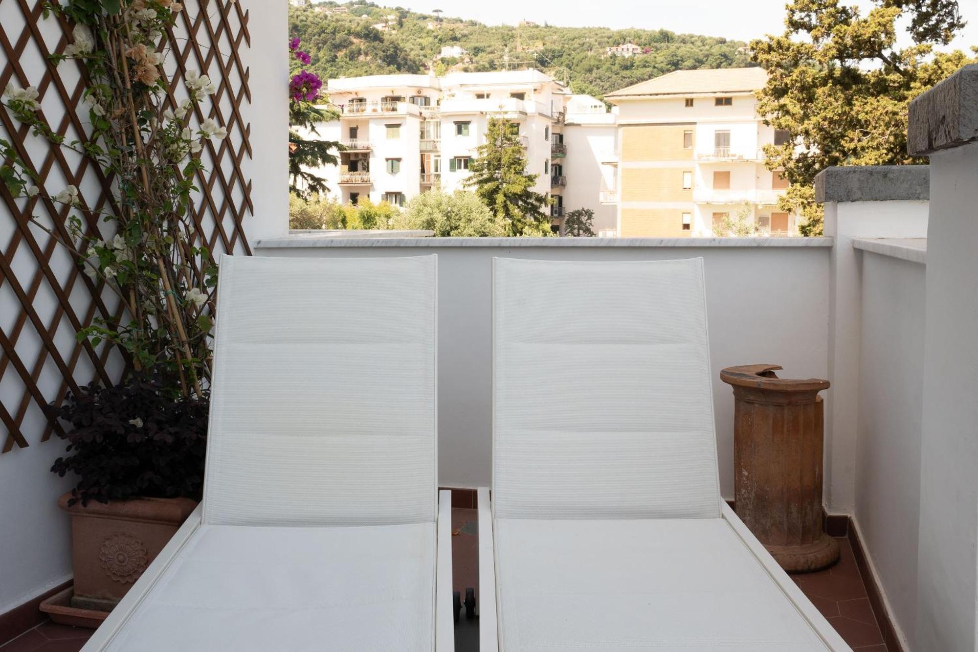 Hotel Casa Enzina Sorrento Esterno foto