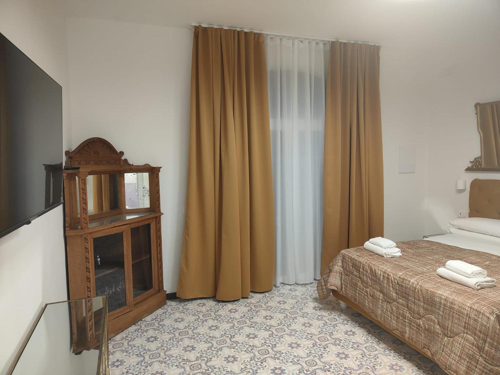 Hotel Casa Enzina Sorrento Esterno foto